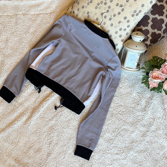 Guess zip up jacket with with draw string waist - Picture 6 of 7